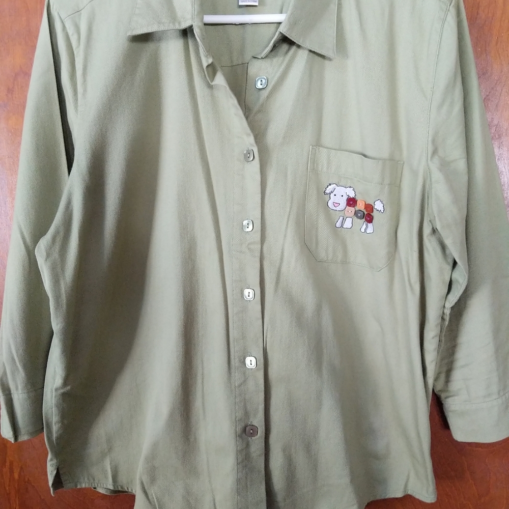CHRISTOPHER AND BANKS SIZE LARGE CUTE DOG BUTTON G